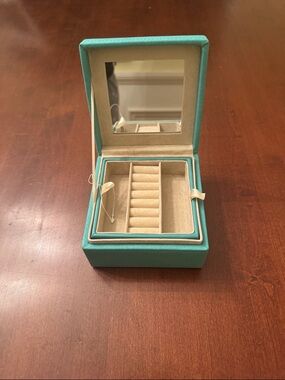 Jewelry Travel Case with Mirror in Turquoise